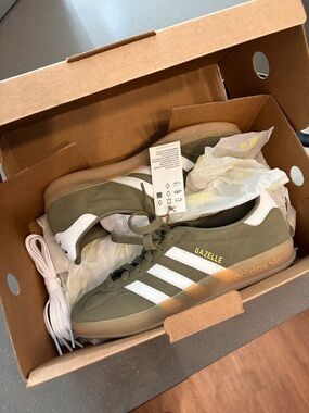 Adidas Gazelle / Olive / W 8.5 or M 7.5 / NEW in Box